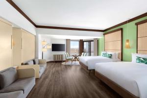 Postel nebo postele na pokoji v ubytování Dusit Beach Resort Guam
