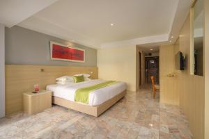 a bedroom with a large bed in a room at iCheck inn Thapra in Bangkok