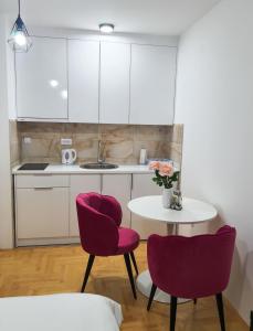 Kuchyň nebo kuchyňský kout v ubytování Apartman Boem Pale