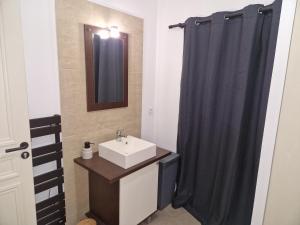 Koupelna v ubytování Au spa de LLea Suite rétro