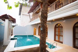 a swimming pool in the middle of a house at Mogvilla 10bedrooms super luxurious, marna, siolim in Marna