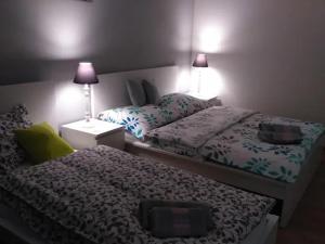 Posteľ alebo postele v izbe v ubytovaní Apartman 404