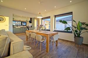 a living room with a wooden table and chairs at Rolling Hills Holiday Haven in Odorheiu Secuiesc
