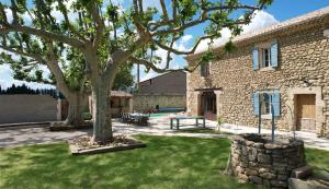 Πισίνα στο ή κοντά στο Provencal farm with heated pool in Lamanon near Aix en Provence - 12 people