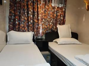 Giường trong phòng chung tại Ranjeet Guest house