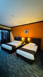 Postel nebo postele na pokoji v ubytování Hotel Seri Malaysia Kangar