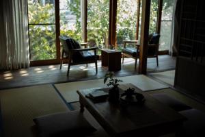 Ruang duduk di oyado桜山荘