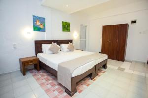 a bedroom with a large bed in a room at Lucky Seven Hikkaduwa in Hikkaduwa