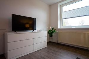 Televiisor ja/või meelelahutuskeskus majutusasutuses Ferienwohnung an der Mühle