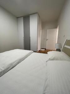 Postel nebo postele na pokoji v ubytování pazaric residence