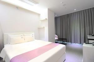 Postel nebo postele na pokoji v ubytování Oceanstay Hotel