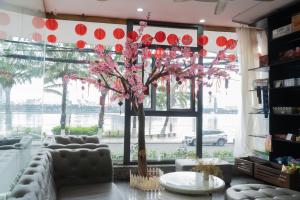 Uma área de estar em Happy Day Riverside Hotel & Spa Danang by Haviland
