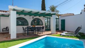 Bazén v ubytování Puerto Banús Dreamed Villa Monelos nebo v jeho okolí