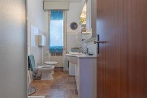 Ένα μπάνιο στο Where the Mountain Meets the City +14 φωτογραφίες