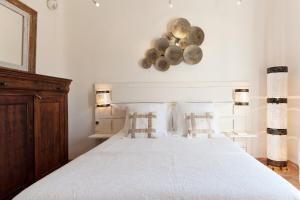 En eller flere senge i et værelse på La fourmilière + 36 billeder