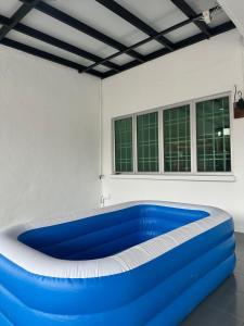 a large blue and white inflatable bed in a room at Sweet Heart Homestay Ujong Pasir Melaka in Melaka