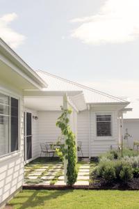 a white house with a patio with a table at Luxury house, close to weddings! in Worragee