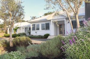 a white house with a garden in front of it at Luxury house, close to weddings! in Worragee +15 photos