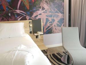 Postel nebo postele na pokoji v ubytování Novotel Narbonne Sud A9/A61