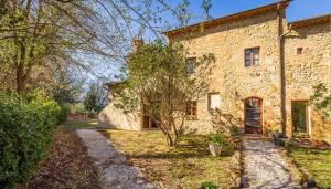 an exterior view of a stone house at Lovely 6 bed Tuscan Farmhouse in Villamagna