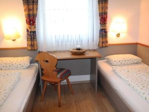 Postel nebo postele na pokoji v ubytování Ferienhaus Nr 6, Kategorie Königscard, Feriendorf Hochbergle, Allgäu
