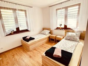 Posteľ alebo postele v izbe v ubytovaní Apartament Rybical