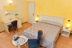 Кровать или кровати в номере Hotel City