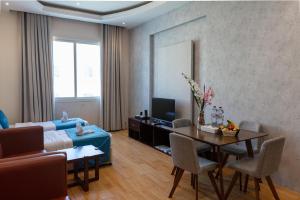 TV a/nebo společenská místnost v ubytování Palm Inn Hotel Doha