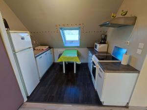 Køkken eller tekøkken på Appartement 4 couchages Le nid de l'écureuil