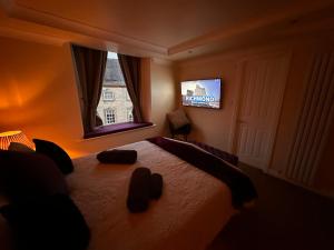 a bedroom with a large bed and a window at Church View Richmond - spacious, 2 bed ensuite luxury apartment in town centre in Richmond