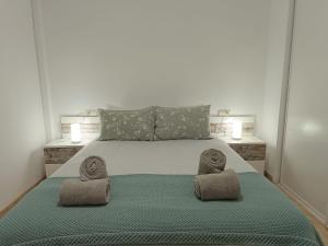 A bed or beds in a room at Vera Natura Apartamento Iker