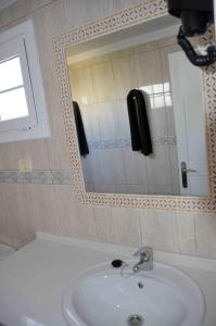 A bathroom at Bungalows Los Arcos