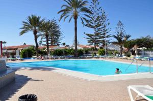 The swimming pool at or close to Bungalows Los Arcos