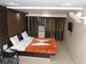 En eller flere senge i et værelse på Hotel Okasu