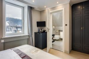 Posteľ alebo postele v izbe v ubytovaní Krupówki 17 Resort & SPA