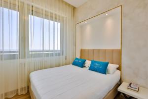 A bed or beds in a room at UNAHOTELS Imperial Sport Hotel