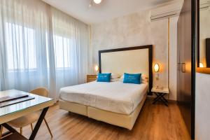 A bed or beds in a room at UNAHOTELS Imperial Sport Hotel