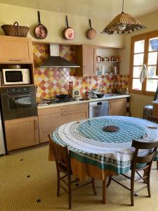 Dapur atau dapur kecil di Domaine de Beauregard +18 gambar