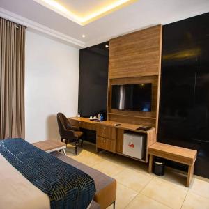 TV a/nebo společenská místnost v ubytování Prosbel Hotel