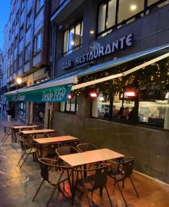 A restaurant or other place to eat at Hotel Ovetense
