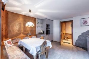 Posezení v ubytování Appartement Tschol