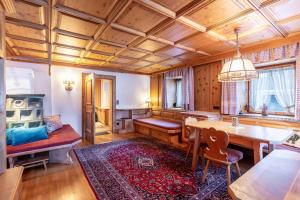 Posezení v ubytování Appartement Tschol