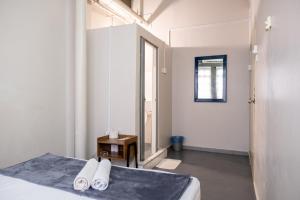 a bedroom with a bed and a mirror and a window at Pak Fook Hotel Chow Kit in Kuala Lumpur