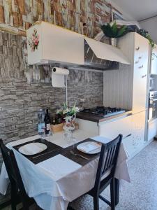 Kuchyň nebo kuchyňský kout v ubytování FARISTHA house