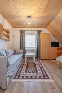 Ένα ή περισσότερα κρεβάτια σε δωμάτιο στο Rumcajsówka