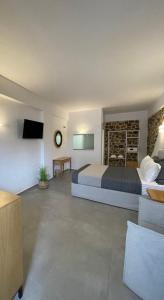TV a/nebo společenská místnost v ubytování Trocadero Luxury Suites