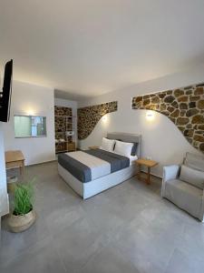 Postel nebo postele na pokoji v ubytování Trocadero Luxury Suites