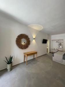 TV a/nebo společenská místnost v ubytování Trocadero Luxury Suites