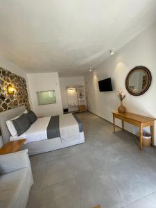 TV a/nebo společenská místnost v ubytování Trocadero Luxury Suites