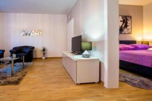 Ein Bett oder Betten in einem Zimmer der Unterkunft Apartman Candy Split with jacuzzi and parking place